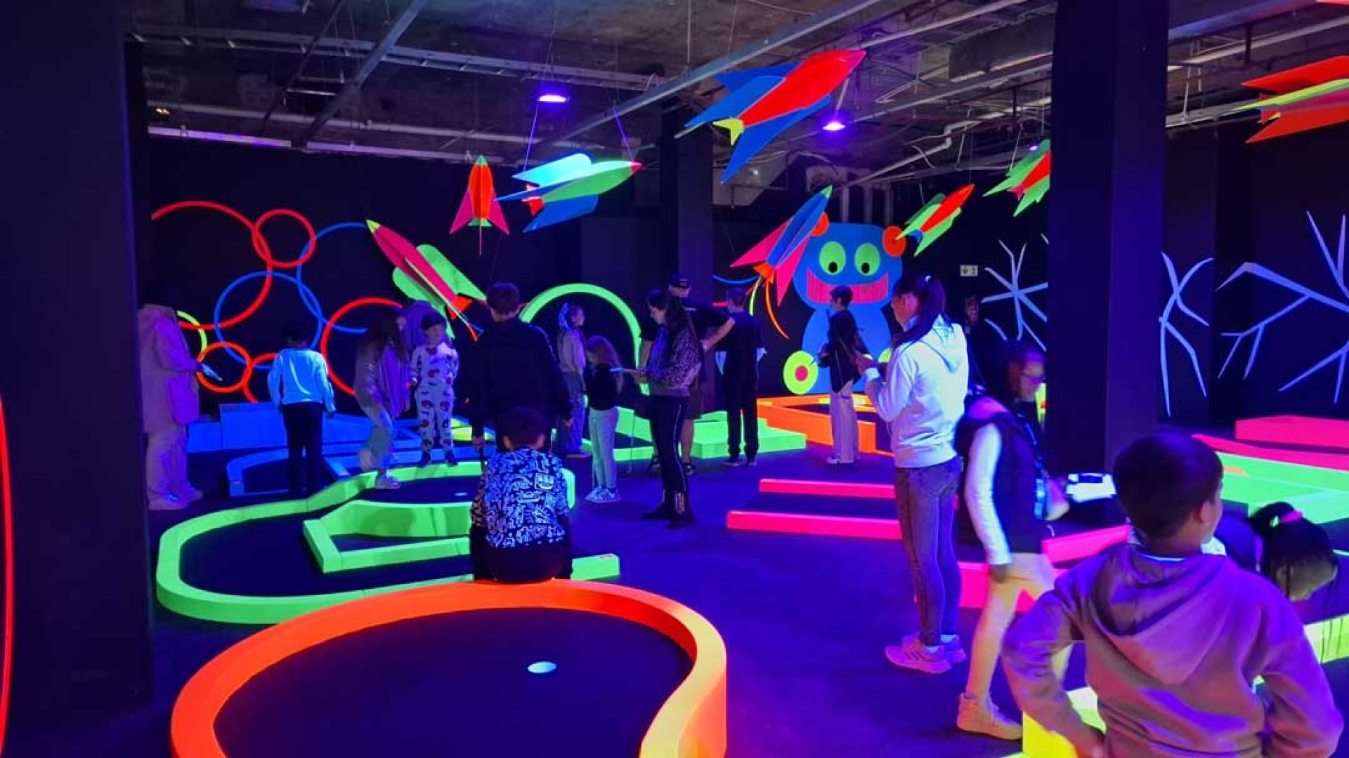 Neon Glow Mini Golf Bedford Centre